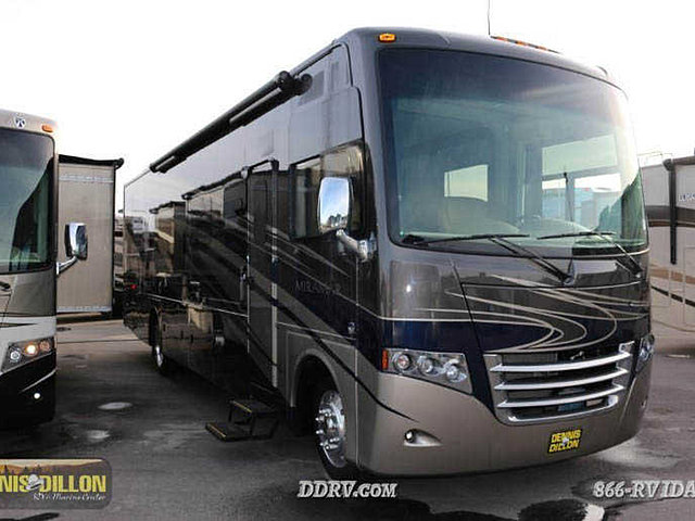 2015 Thor Motor Coach Miramar Photo