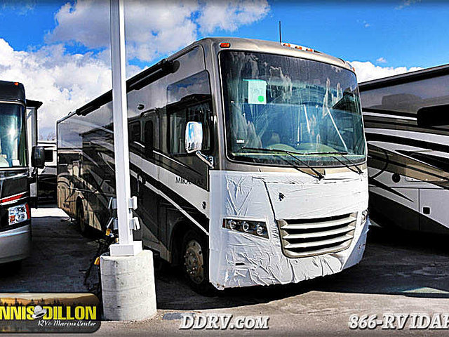 2015 Thor Motor Coach Miramar Photo