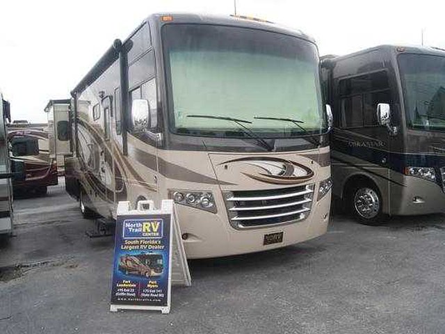 2014 Thor Motor Coach Miramar Photo