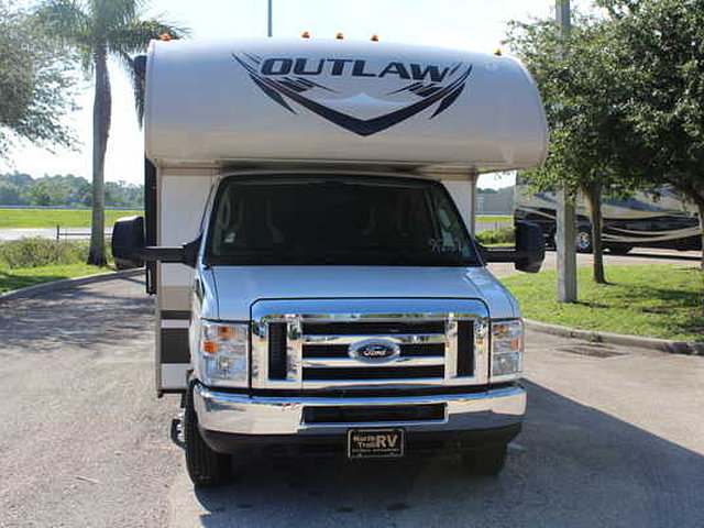 2015 Thor Motor Coach Outlaw Photo