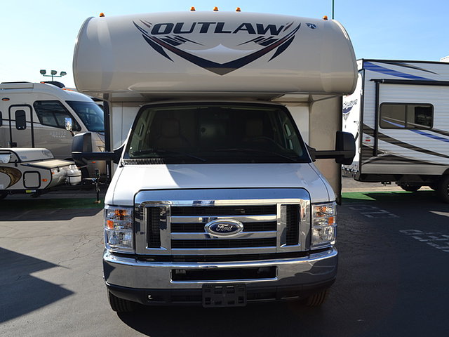2015 Thor Motor Coach Outlaw Photo