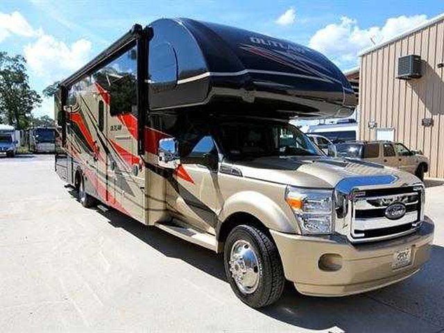 2015 Thor Motor Coach Outlaw Photo