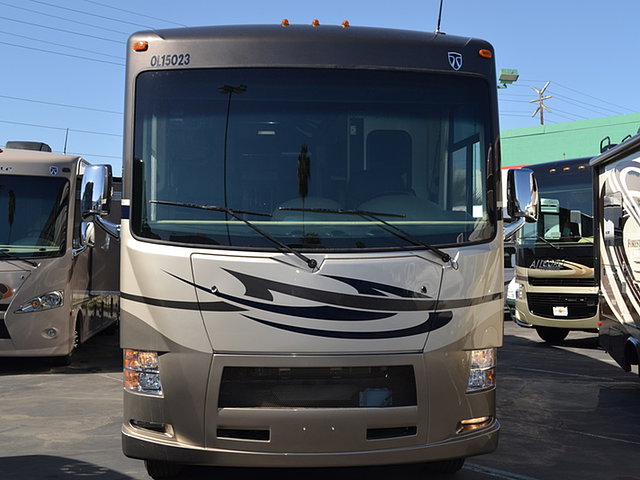 2015 Thor Motor Coach Outlaw Photo