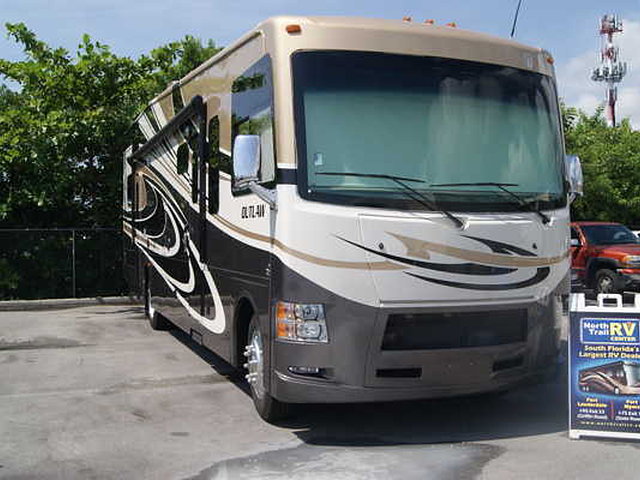 2015 Thor Motor Coach Outlaw Photo