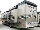 2016 Thor Motor Coach Outlaw Photo #5