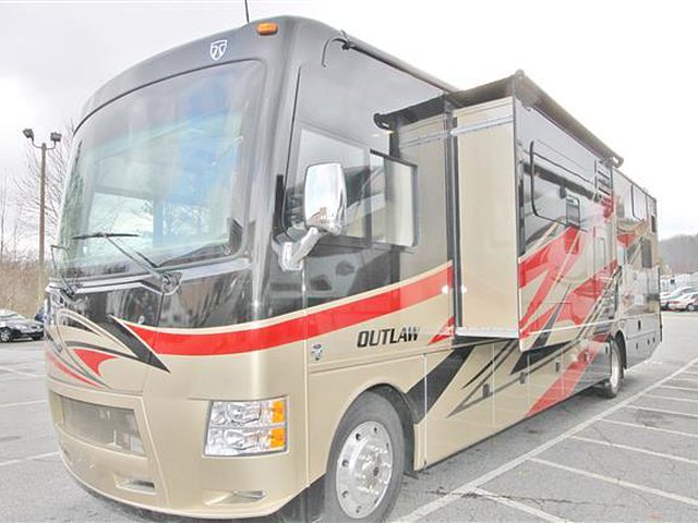 2015 Thor Motor Coach Outlaw Photo