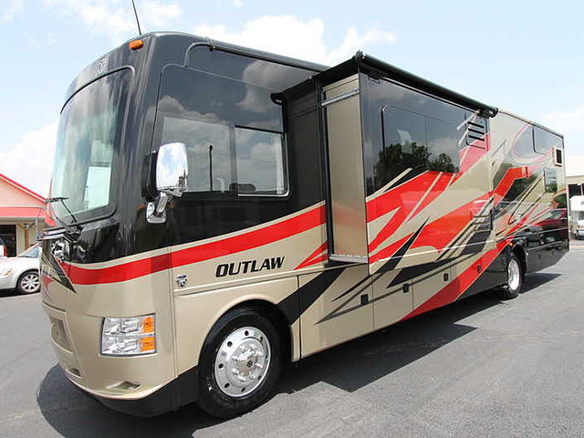 2016 Thor Motor Coach Outlaw Photo
