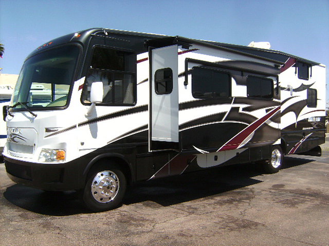 2010 Thor Motor Coach Outlaw Photo