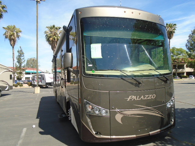 2016 Thor Motor Coach Palazzo Photo
