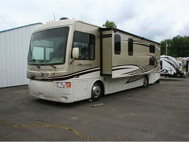 2014 Thor Motor Coach Palazzo Photo