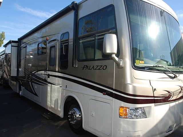 2013 Thor Motor Coach Palazzo Photo