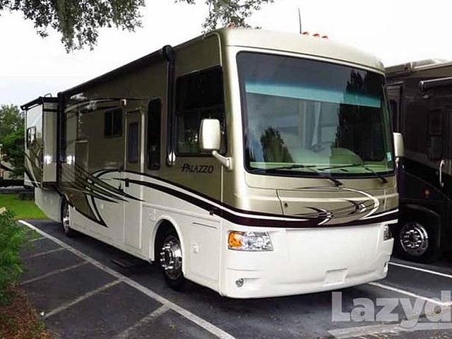 2013 Thor Motor Coach Palazzo Photo