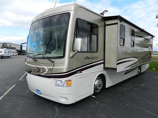 2013 Thor Motor Coach Palazzo Photo