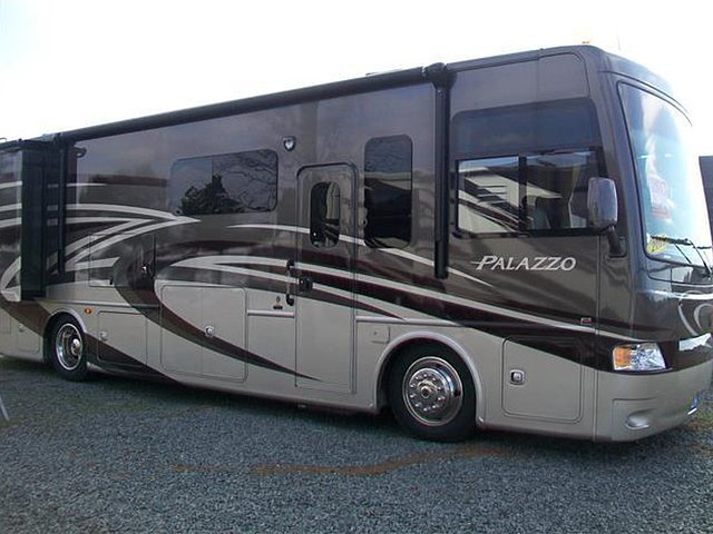 2013 Thor Motor Coach Palazzo Photo