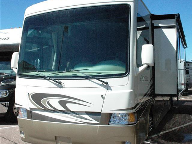 2014 Thor Motor Coach Palazzo Photo
