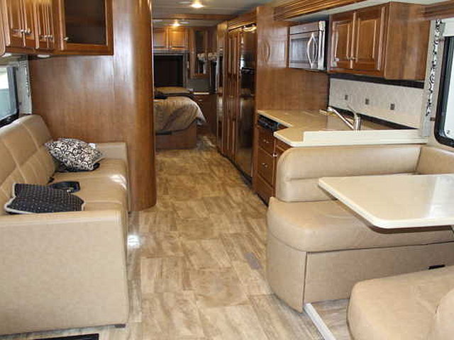 2015 Thor Motor Coach Palazzo Photo