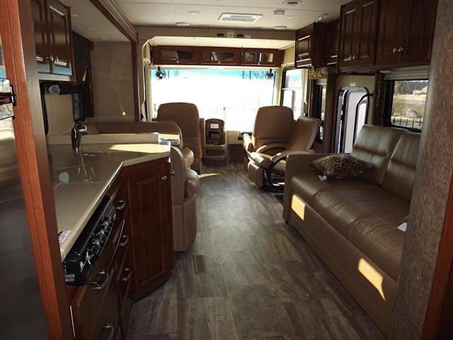 2015 Thor Motor Coach Palazzo Photo