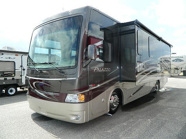 2015 Thor Motor Coach Palazzo Photo