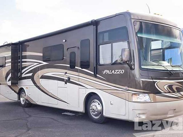 2015 Thor Motor Coach Palazzo Photo