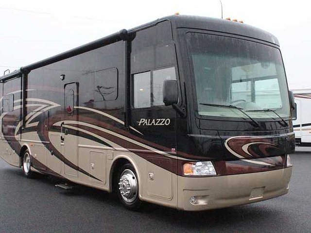 14 Thor Motor Coach Palazzo