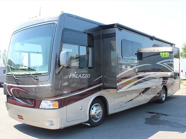 15 Thor Motor Coach Palazzo