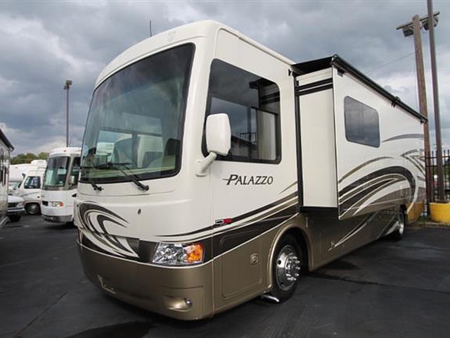 2015 Thor Motor Coach Palazzo Photo