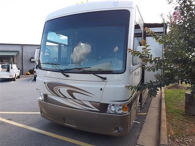 2015 Thor Motor Coach Palazzo Photo