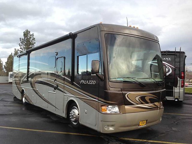 2014 Thor Motor Coach Palazzo Photo