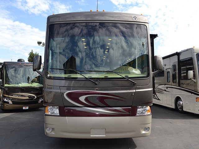 2015 Thor Motor Coach Palazzo Photo