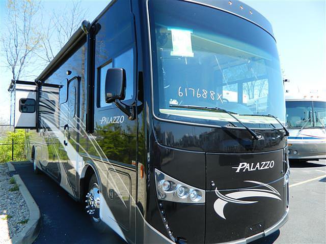 2016 Thor Motor Coach Palazzo Photo