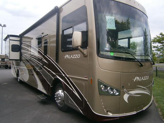 2016 Thor Motor Coach Palazzo Photo