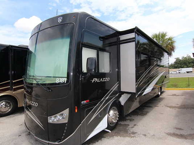 2016 Thor Motor Coach Palazzo Photo