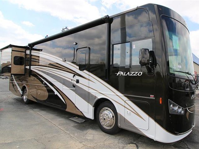 16 Thor Motor Coach Palazzo