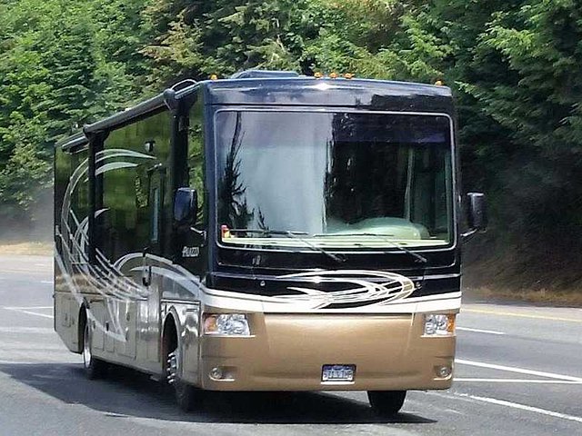 2014 Thor Motor Coach Palazzo Photo