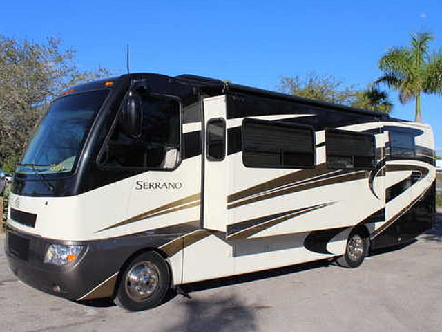 2010 Thor Motor Coach Serrano Photo