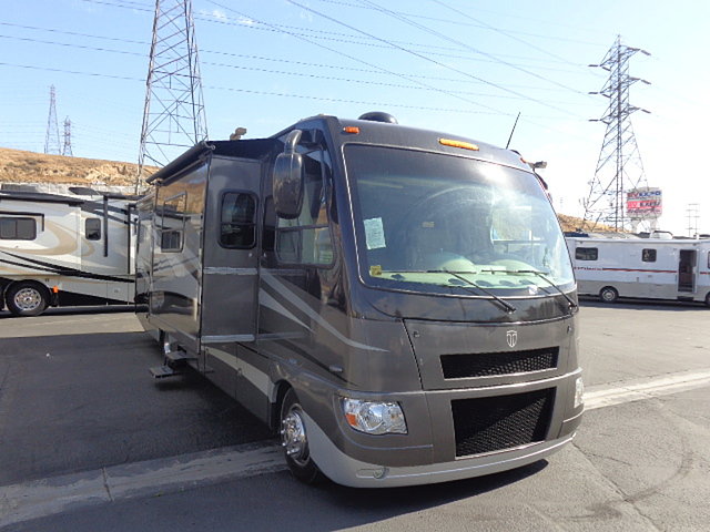 2011 Thor Motor Coach Serrano Photo