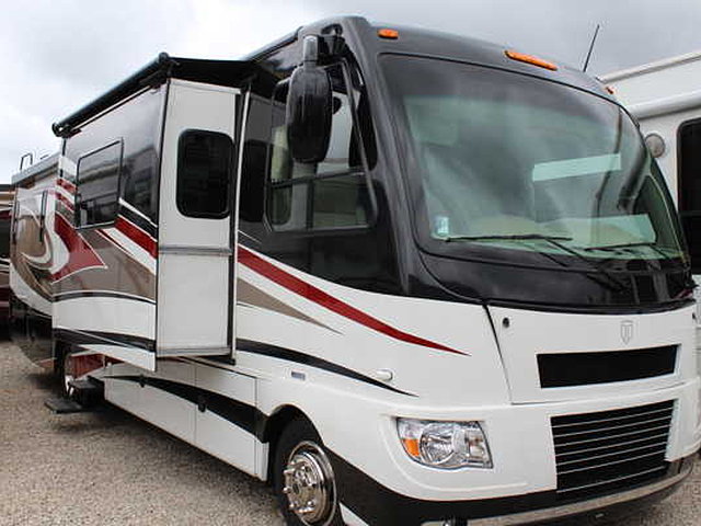 12 Thor Motor Coach Serrano