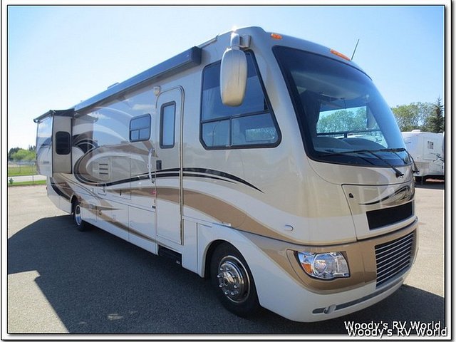 2012 Thor Motor Coach Serrano Photo