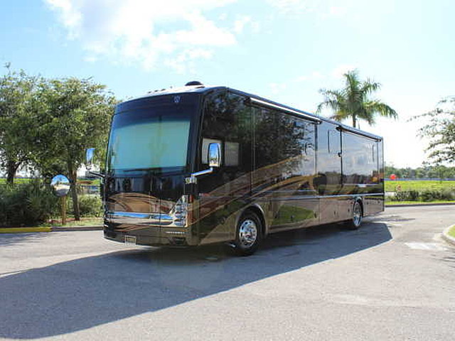 2014 Thor Motor Coach Tuscany Photo