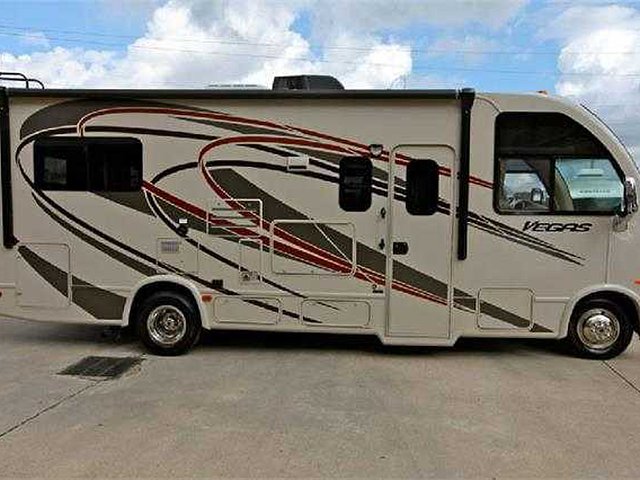 2015 Thor Motor Coach Vegas Photo