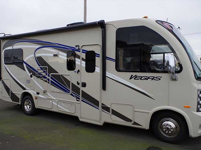 2015 Thor Motor Coach Vegas Photo