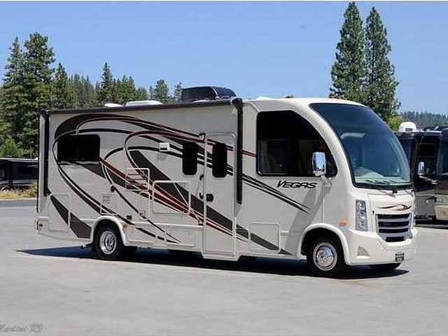 2015 Thor Motor Coach Vegas Photo