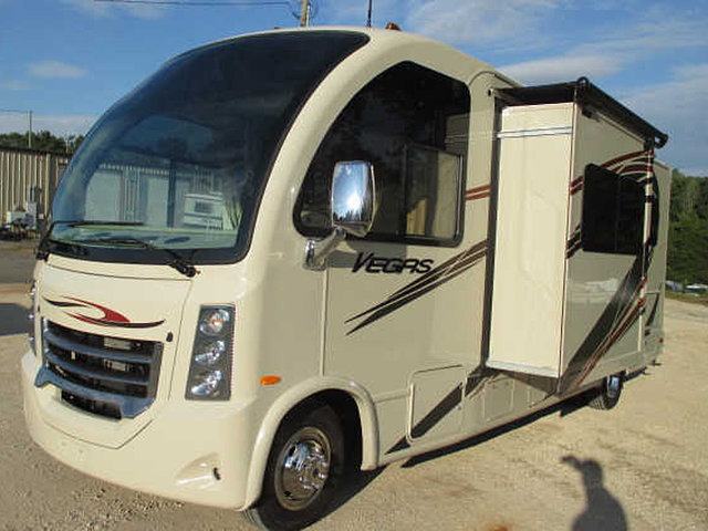 2015 Thor Motor Coach Vegas Photo