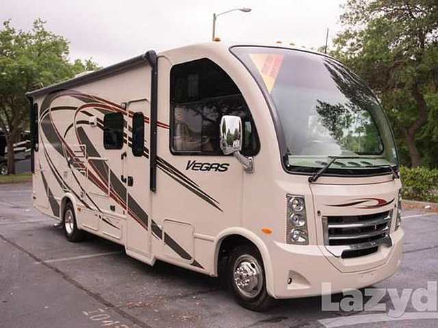 2015 Thor Motor Coach Vegas Photo
