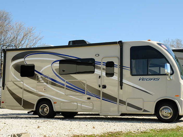2015 Thor Motor Coach Vegas Photo