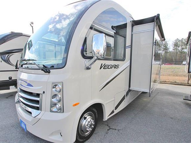 2015 Thor Motor Coach Vegas Photo