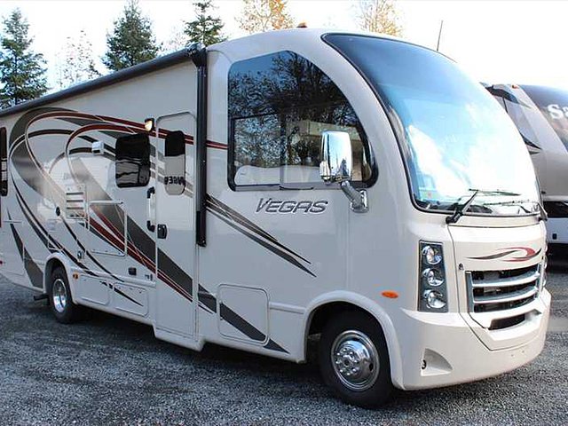 2015 Thor Motor Coach Vegas Photo