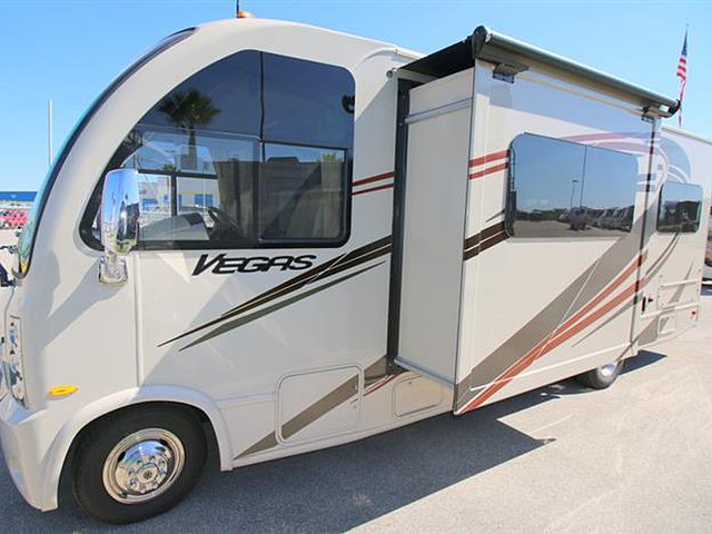 2015 Thor Motor Coach Vegas Photo