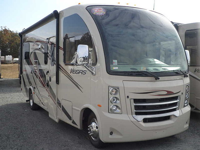 2015 Thor Motor Coach Vegas Photo