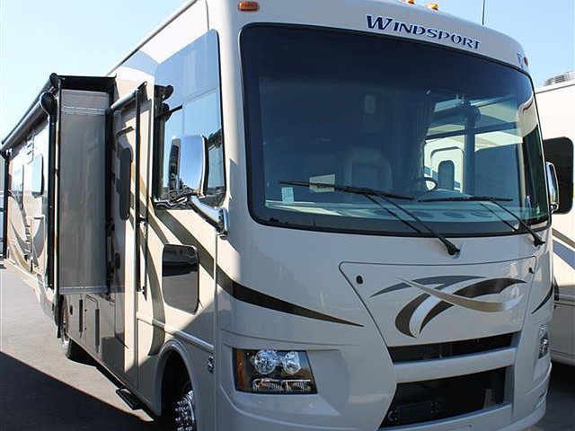 2015 Thor Motor Coach Windsport Photo